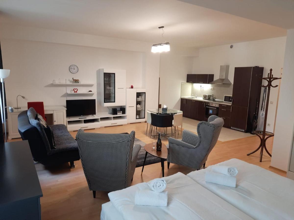 Apartman Nad Kolonadou Karlovy Vary Luaran gambar